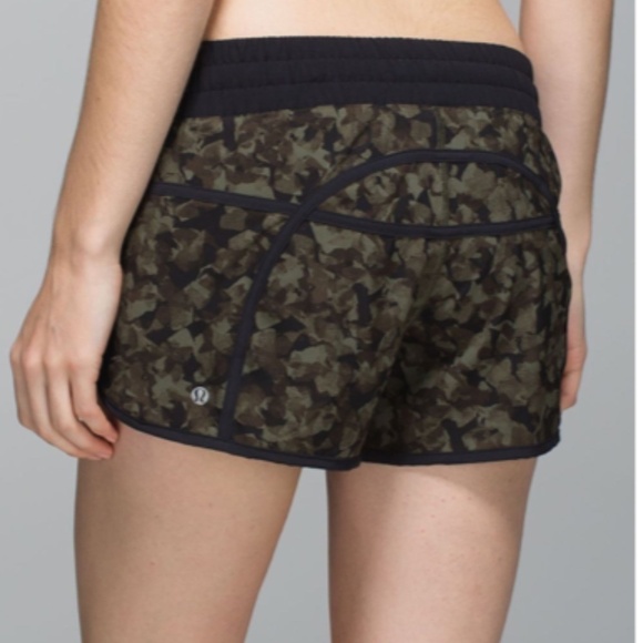 🔥$SALE$🔥 Lululemon Tracker Short Mystic Jungle - Picture 9 of 9